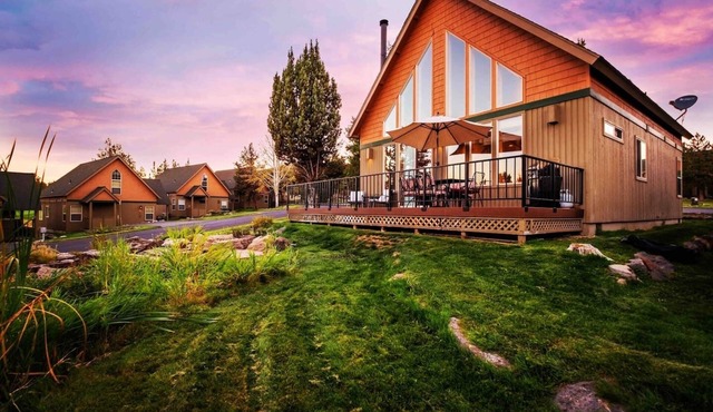 Cozy knotty pine chalet with creekside deck, BBQ, and access to pools, hot tubs, gym, golf, hiking.