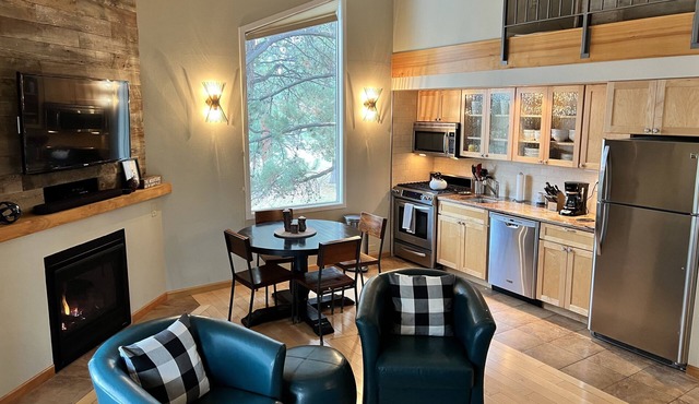 Cozy Mt Bachelor Village Condo Close to Downtown Bend