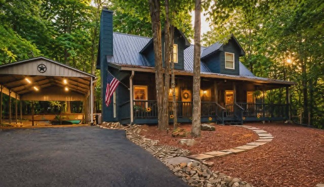 Cozy Mtn Cabin-Hot Tub-Fireplace-Firepit- Dog Friendly-Deer Visits-Hiking Trails