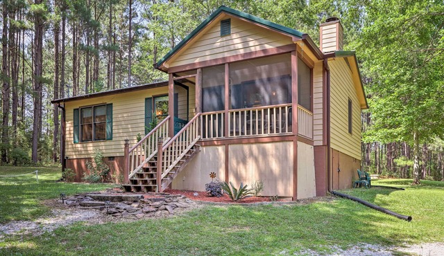Cozy Pine Mountain Cabin w/Screened Porch & Yard!