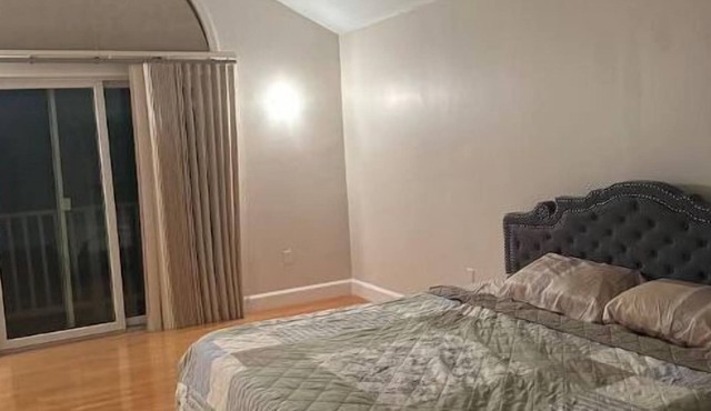 Cozy Retreat at an Adorable 5 Bedroom w/free parking/Hiking/River
