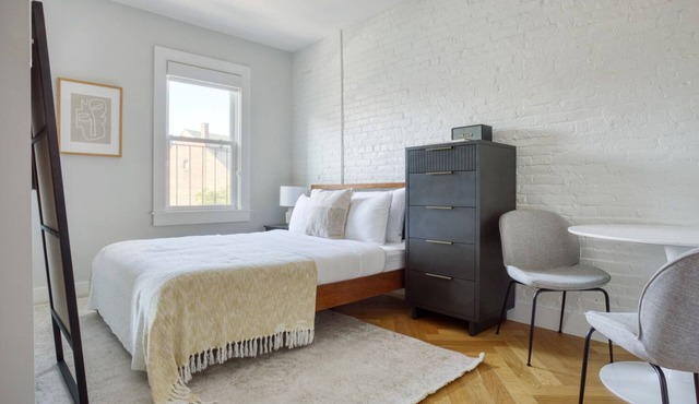 Cozy South End Studio near T, Shops + Dining, by Blueground