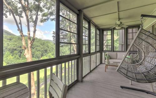 Creek View Villa - Full kitchen cozy fireplace Wifi golf course views