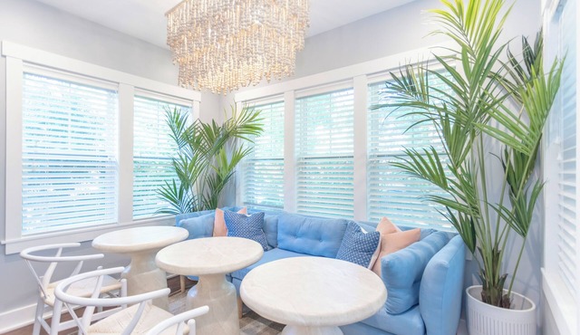 Designer Downtown Home, Assn Pool, Walk To Beach