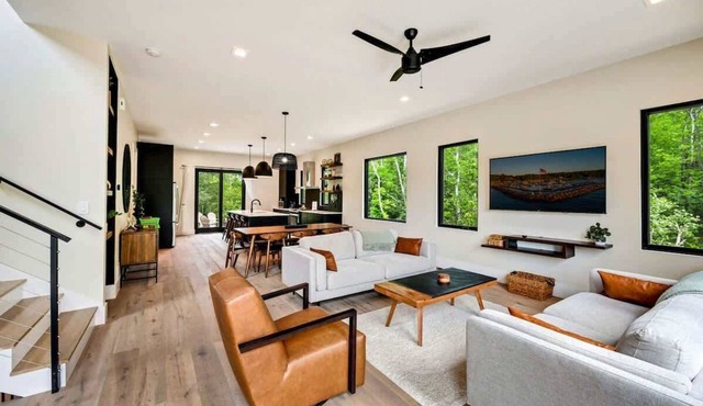 Designer Luxury Home · Walk to Downtown Egg Harbor