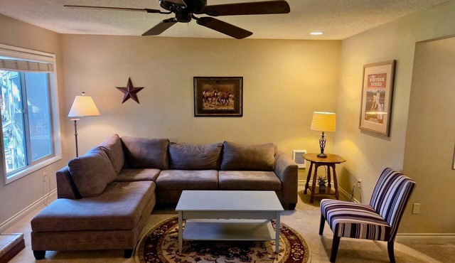 Desperado - Updated Sisters Condo with Pool, Hot Tub & Fireplace