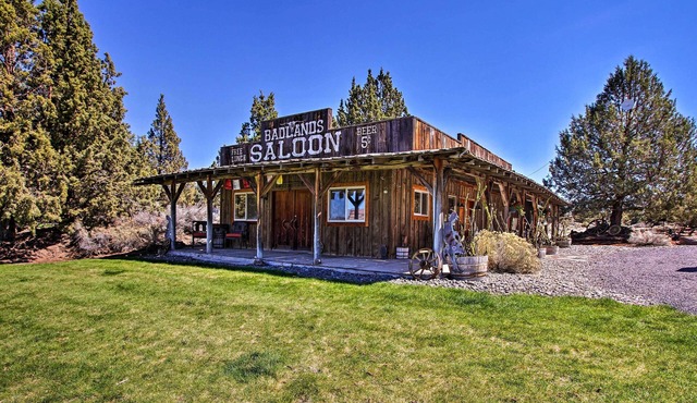 Dog-Friendly Ranch Cottage w/Yard ~ 13 Mi to Bend