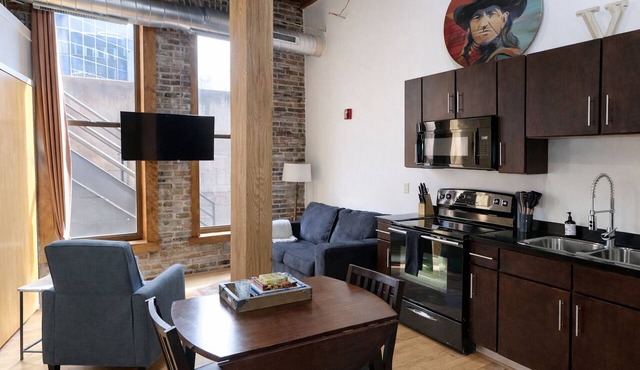 Downtown Music City Loft living! ~Steps to the Ryman and Broadway