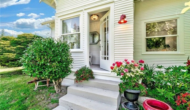 Early 1900s Countryside Farm Stay