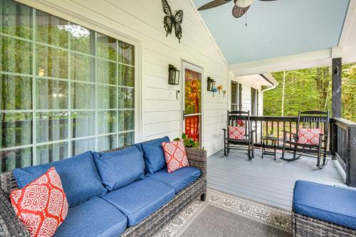 Enchanting Creekside Cottage w/Hot Tub