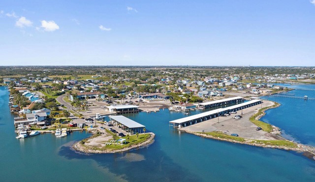 Enhanced King Room with Sofa Bed - Upgraded Bluffs Landing Marina Stay