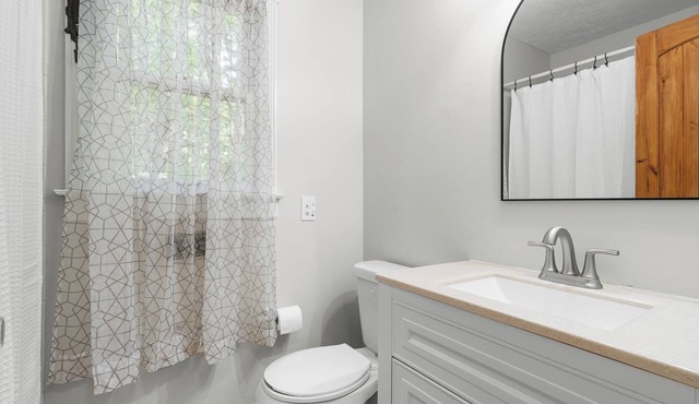 Escape to Pet-Friendly Studio Cabin near Helen, Blue Ridge & Appalachian Trail