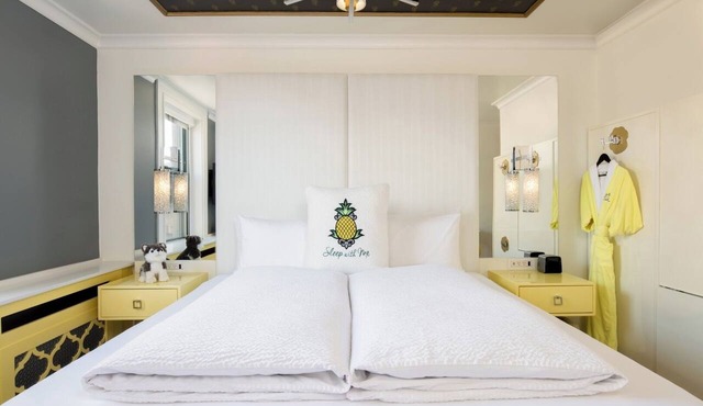 European-style Room w/Lively Bar & Restaurant close to everything!