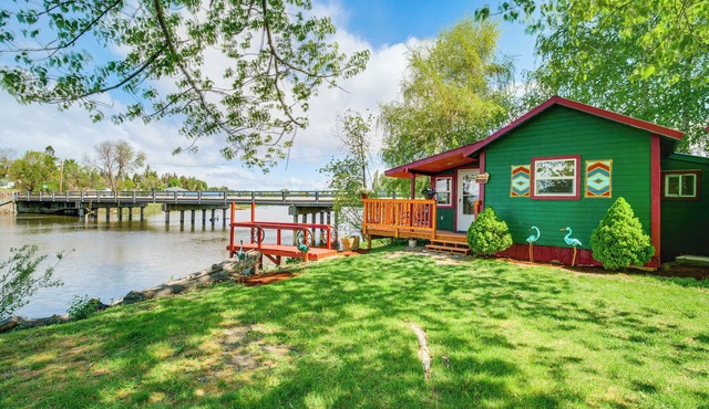 Fish & Hike: Peaceful Cabin on Williamson River