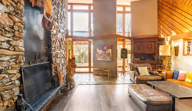 FLASH SALE: Blue Ridge Estate Wine, Beer, & Skiing