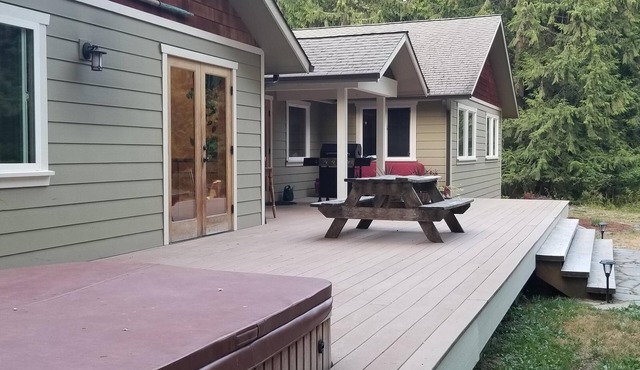 Foothills hideaway 3 bedrooms 2 baths 2300 sf