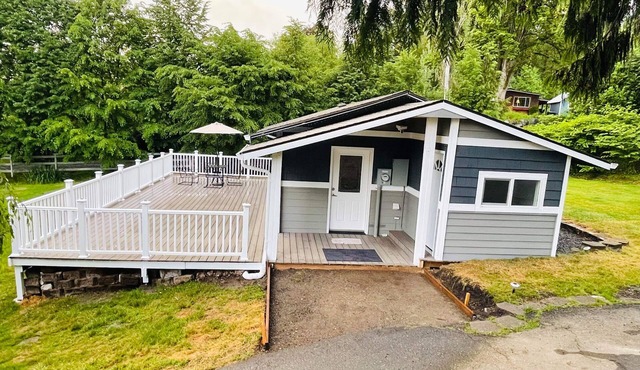 Freshly remodeled guest house in winery Woodinville