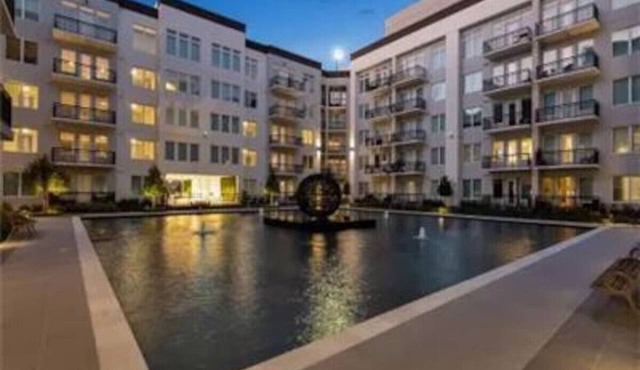 Fully Furnished 2b/2b Apartment in the Galleria