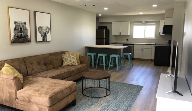 Fully Renovated Peek-A-Boo Bay View Duplex #2- 7 min from the Horse Show
