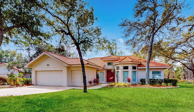 Golfer's Oasis w/Pool in Black Diamond Ranch!