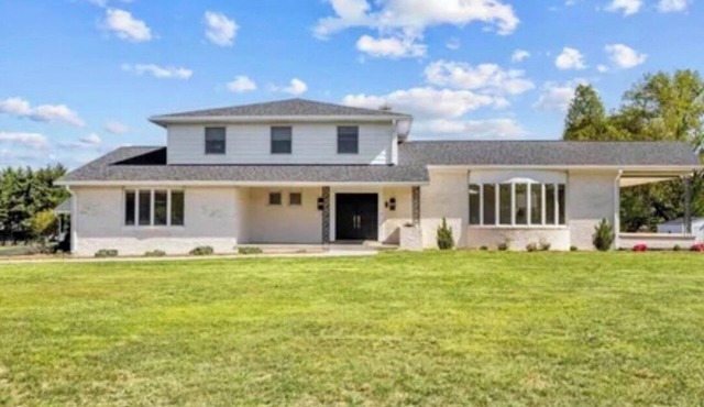 Gorgeous 5-bedroom house 5 min from Massanutten with hot tub gameroom fire pit