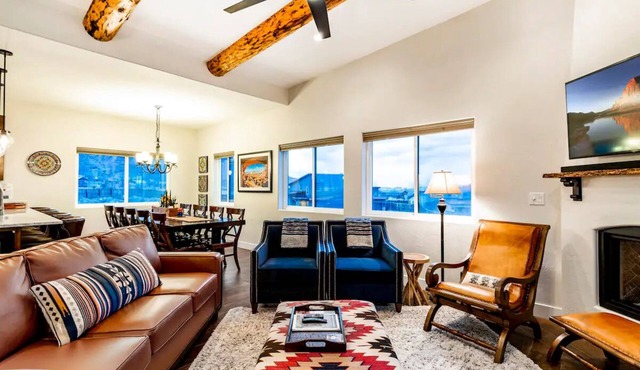 Gorgeous Moab Retreat with Red Rock and La Sal Mountain Views - South Valley