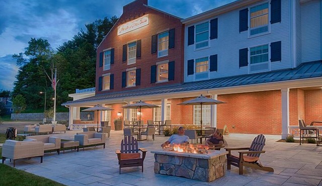 Hampton Inn and Suites Manchester