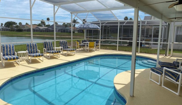 Hampton Lakes Luxury 4 Bed Villa, Games room, FREE Internet access, Lake View