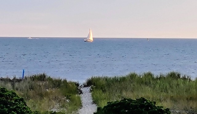 HANDICAP ACCESSIBLE SPECTACULAR VIEWS OCEAN FRONT 4 BEDROOM 3 BATH SLEEPS 8-10