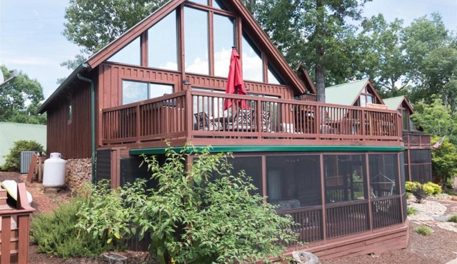 Harbour Pointe - Lake Keowee Chalet with Boat Slip