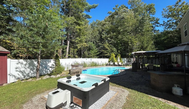 Heated Pool, Hot Tub, Fire Pit, SPAC, 8 Beds, Track, Ski