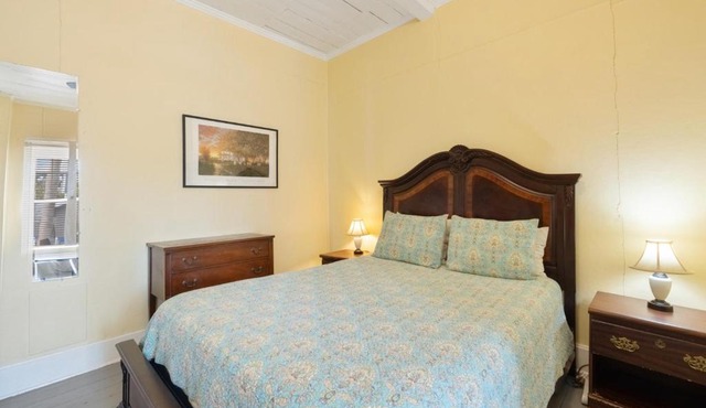 Historic Island Hotel