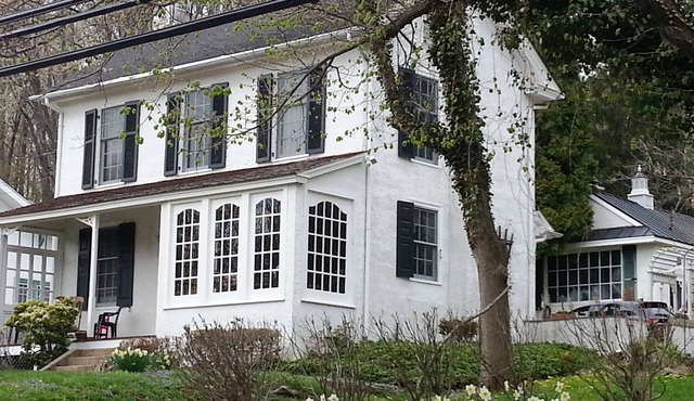 Historic Village Retreat Convienient To Everything