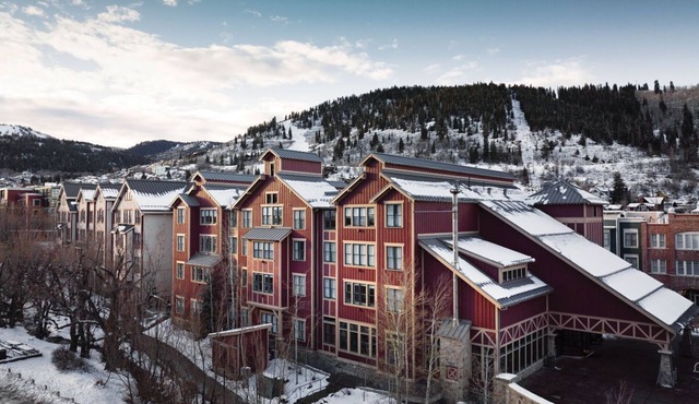 Hit the Slopes from a Premium Park City resort! King beds, indoor/outdoor pool!