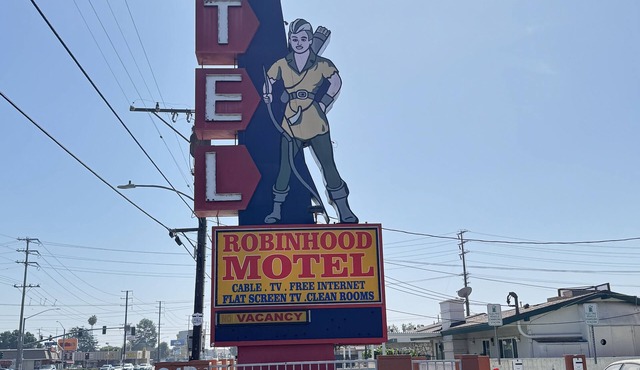 Iconic motel on Beach Boulevard only 5 mins from Knotts Berry Farm and Soak City