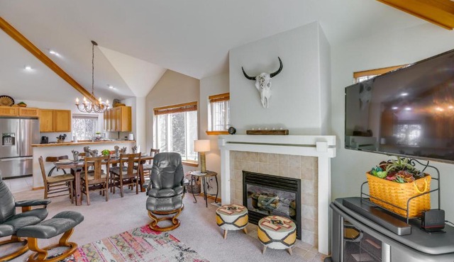 Idyllic Redmond Townhome w/Furnished Deck!