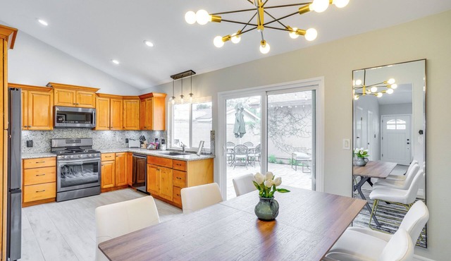 Idyllic Tustin Home w/Private Patio & Grill