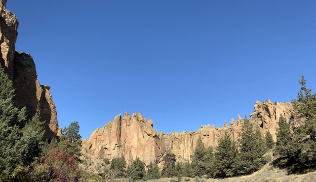 Incredible View Huge Home + JACUZZI on Crooked River Canyon Rim near Smith Rock