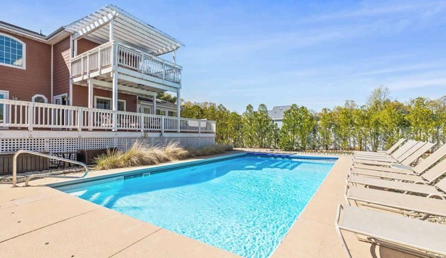 Juniper Presents: Sunny Dunes Retreat - Pool, Hot Tub & Golf Carts
