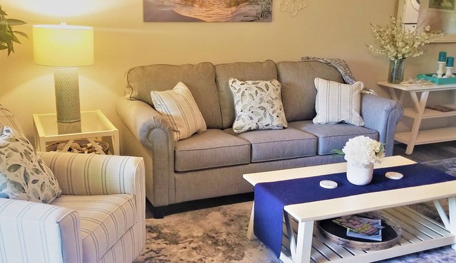 King Bed! Cozy Amelia Island Gem just steps to the beach.