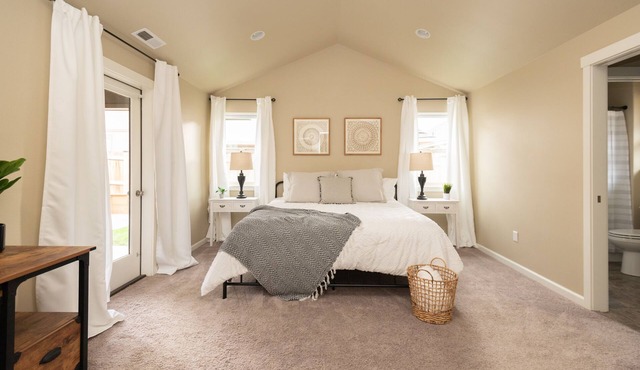 King bed - Pet Friendly - Jameson's Place