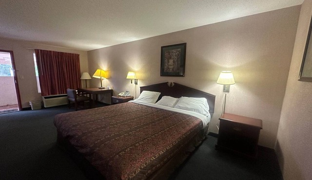King Bed|Smoking|Macon