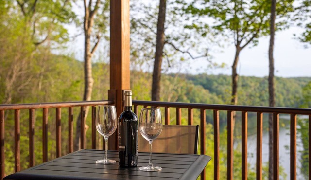Lake View Nature Cabin at Bear Bluff Retreat