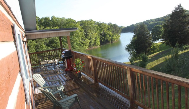 LakeFront Cabin Private Dock dates in Aug avail nr Smoky Mtn ez access from I-40