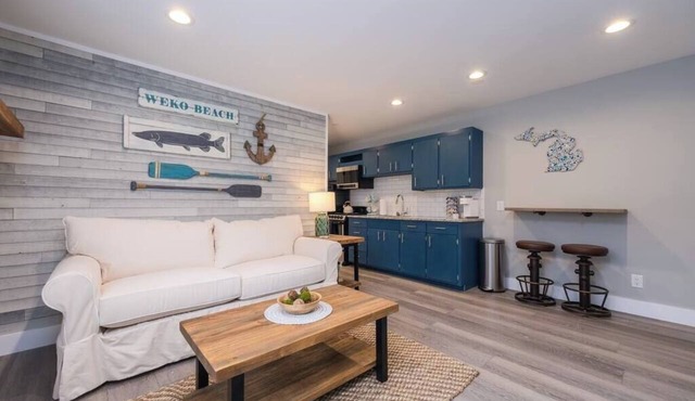 Lakeside Serenity: One-Bedroom Villa