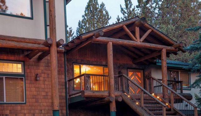 Large cabin with hot tub