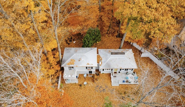 Long Lake Peninsula Traverse City 3BR Home. Lake, Kayaks, Bikes, Swim, Pets