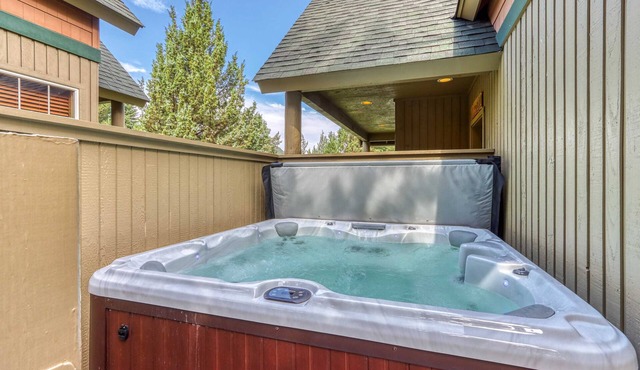 Lovely home with fireplace, deck, grill, shared pool, tennis, and hot tubs