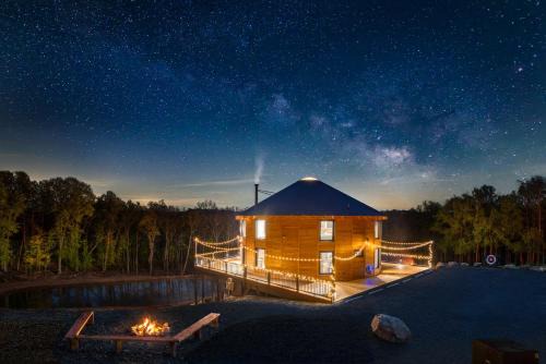 Luray Yurt - World's Largest Yurt - Sleeps 16, Hot Tub, Sauna, Pond