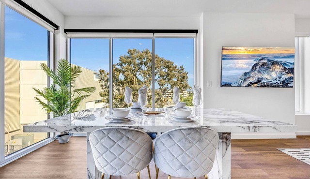 Luxury 2BR Hollywood Sign View by Oneluxstay